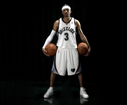 米兰体育官网平台-VAR技术在欧冠比赛中引发新争议